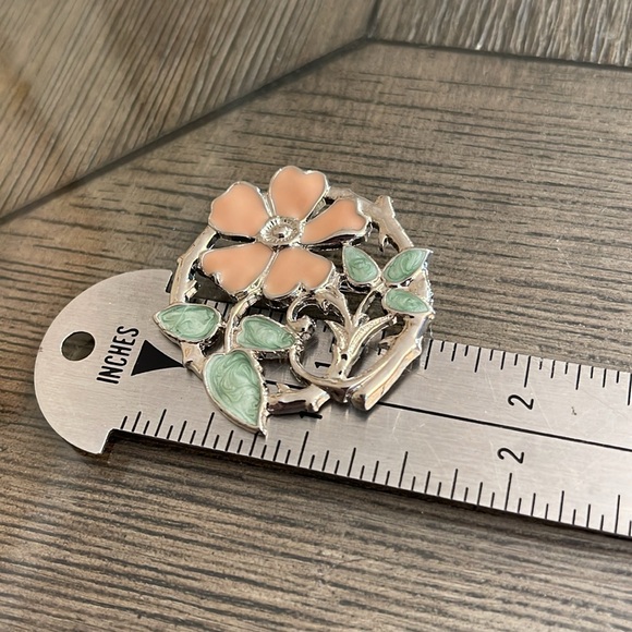 Vintage 1928 Brand Silver-tone & Enamel Floral Pin - Picture 6 of 14